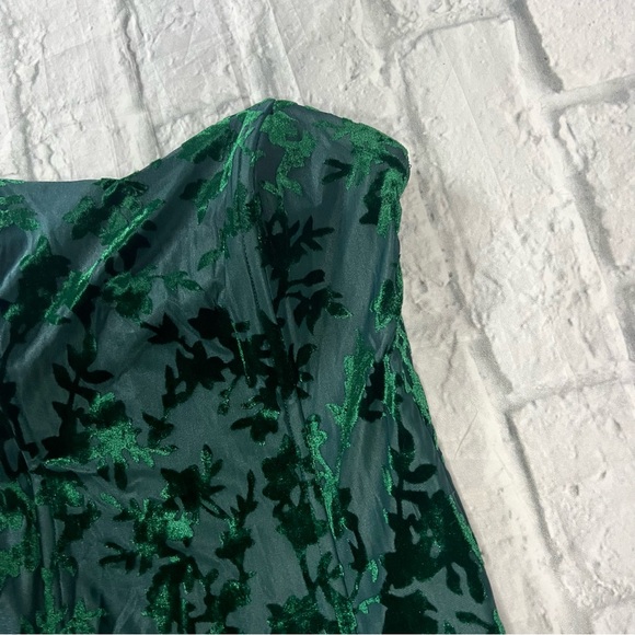 Lulus Iconic Beauty Emerald Green Velvet Floral Strapless Bodysuit - Picture 4 of 10